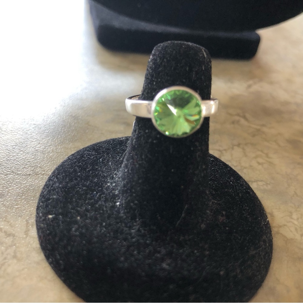 Sterling silver green crystal ring